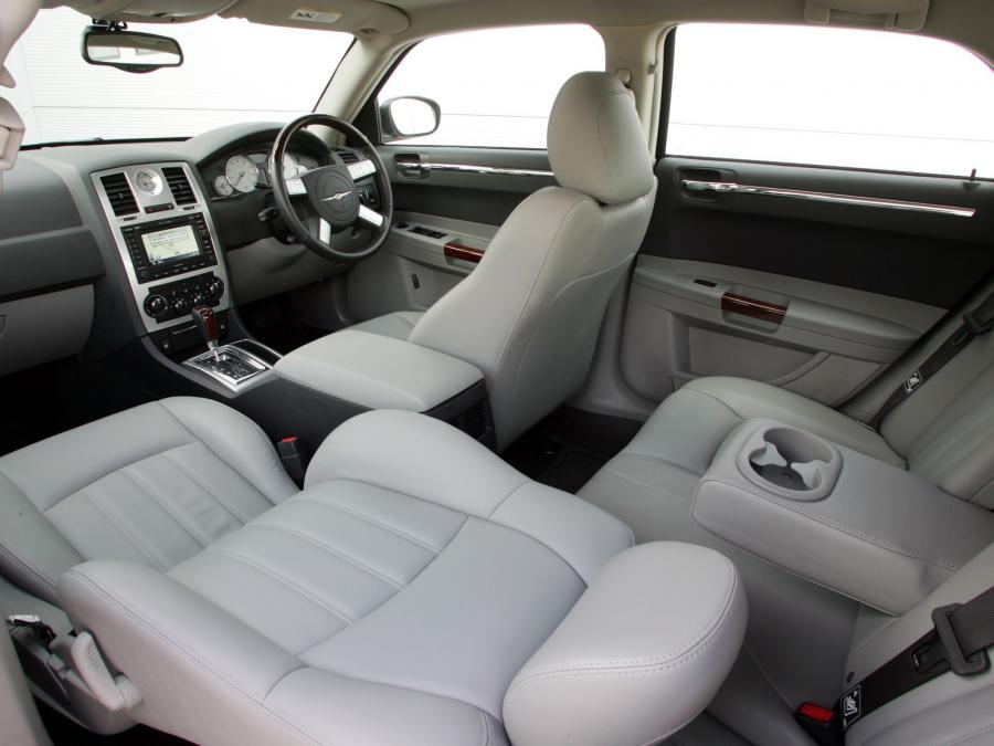  Chrysler 300C 2007 года  (UK) (фото 24 из 24)